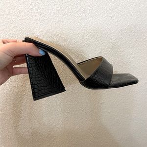 Block heel sandal in black croc